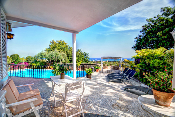 #Houses & Villas - 3 Rooms 3 Bathrooms 200 m2 | Santa Barbara, Sitges 
