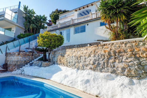 #Houses & Villas - 5 Rooms 4 Bathrooms 250 m2 | Levantina, Sitges 