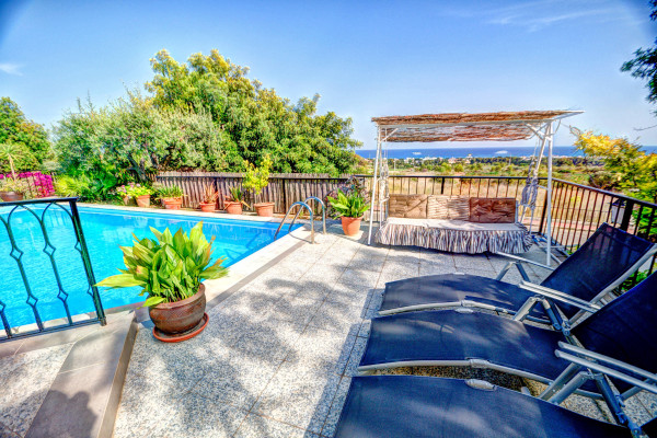 #Houses & Villas - 3 Rooms 3 Bathrooms 200 m2 | Santa Barbara, Sitges 