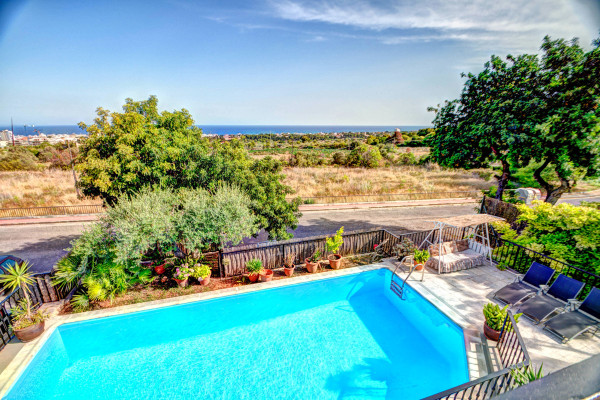 #Houses & Villas - 3 Rooms 3 Bathrooms 200 m2 | Santa Barbara, Sitges 