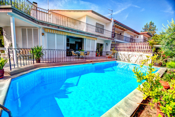 #Houses & Villas - 3 Rooms 3 Bathrooms 200 m2 | Santa Barbara, Sitges 