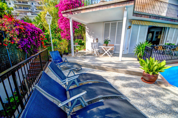 #Houses & Villas - 3 Rooms 3 Bathrooms 200 m2 | Santa Barbara, Sitges 