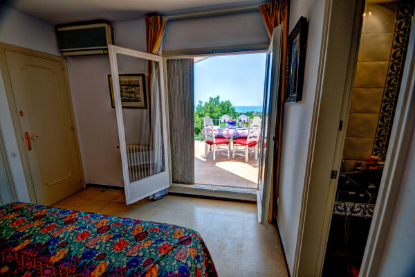 #Houses & Villas - 3 Rooms 3 Bathrooms 200 m2 | Santa Barbara, Sitges 