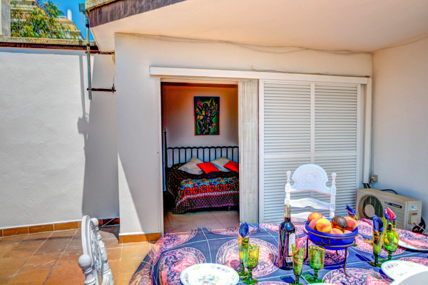 #Houses & Villas - 3 Rooms 3 Bathrooms 200 m2 | Santa Barbara, Sitges 