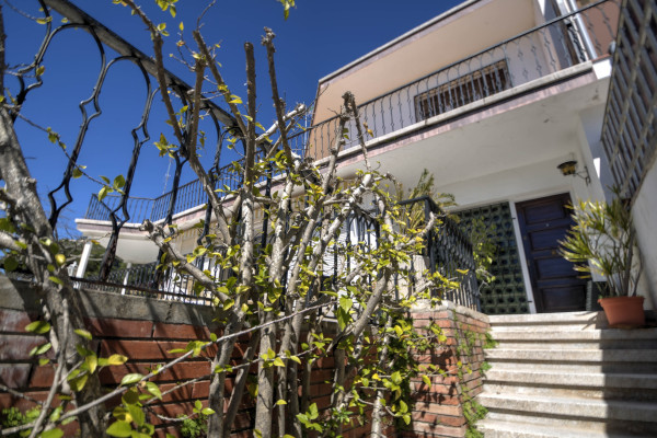 #Houses & Villas - 3 Rooms 3 Bathrooms 200 m2 | Santa Barbara, Sitges 