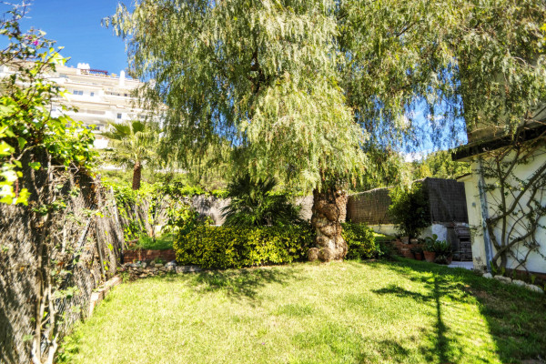 #Houses & Villas - 3 Rooms 3 Bathrooms 200 m2 | Santa Barbara, Sitges 