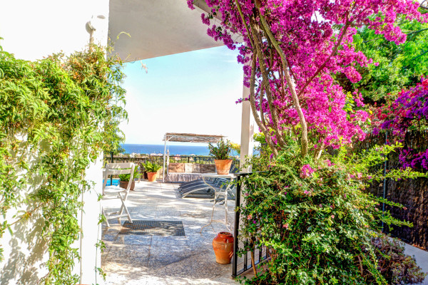 #Houses & Villas - 3 Rooms 3 Bathrooms 200 m2 | Santa Barbara, Sitges 