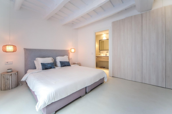 #Houses & Villas - 3 Rooms 3 Bathrooms 260 m2 | Centre, Sitges 