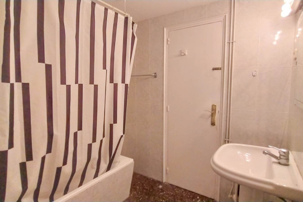 #Apartment - 4 Rooms 2 Bathrooms 107 m2 | Eixample, Barcelona Baño