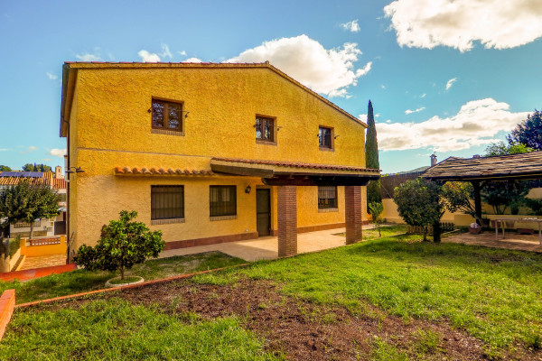 #Maisons & Villas - 6 Chambres 2 Salle de bain 525 m2 | Canyelles, Canyelles 