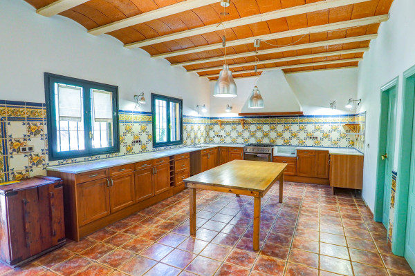 #Maisons & Villas - 6 Chambres 2 Salle de bain 525 m2 | Canyelles, Canyelles 