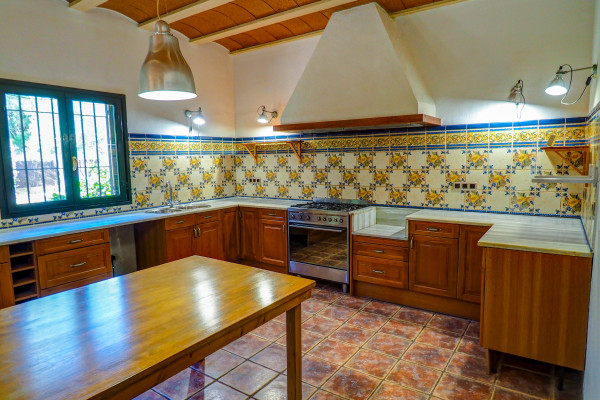 #Maisons & Villas - 6 Chambres 2 Salle de bain 525 m2 | Canyelles, Canyelles 