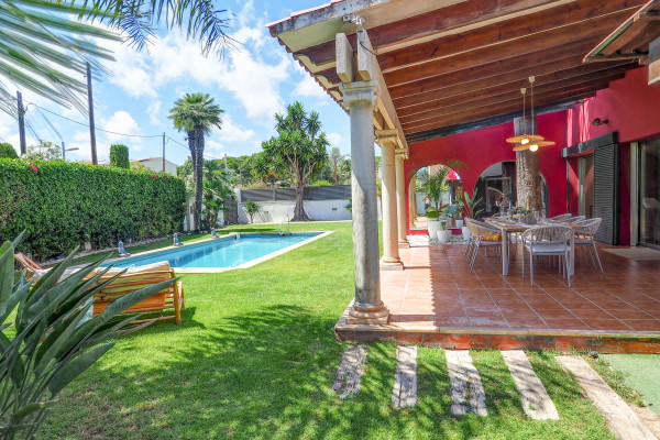 #Houses & Villas - 6 Rooms 6 Bathrooms 526 m2 | Vinyet-Terramar, Sitges 