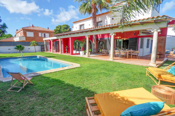 #Houses & Villas - 6 Rooms 6 Bathrooms 526 m2 | Vinyet-Terramar, Sitges 