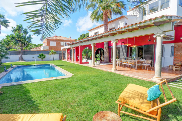 #Houses & Villas - 6 Rooms 6 Bathrooms 526 m2 | Vinyet-Terramar, Sitges 