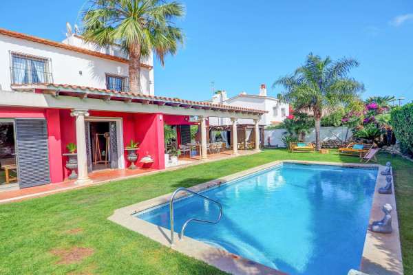 #Houses & Villas - 6 Rooms 6 Bathrooms 526 m2 | Vinyet-Terramar, Sitges 