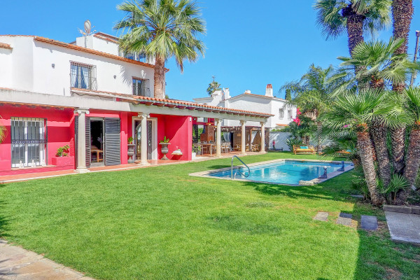 #Houses & Villas - 6 Rooms 6 Bathrooms 526 m2 | Vinyet-Terramar, Sitges 