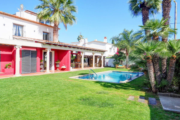 #Houses & Villas - 6 Rooms 6 Bathrooms 526 m2 | Vinyet-Terramar, Sitges 