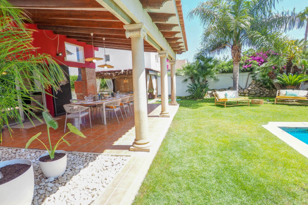 # - Casas & Villas - 6 Habitaciones 6 Baños 526 m2 | Vinyet-Terramar, Sitges 
