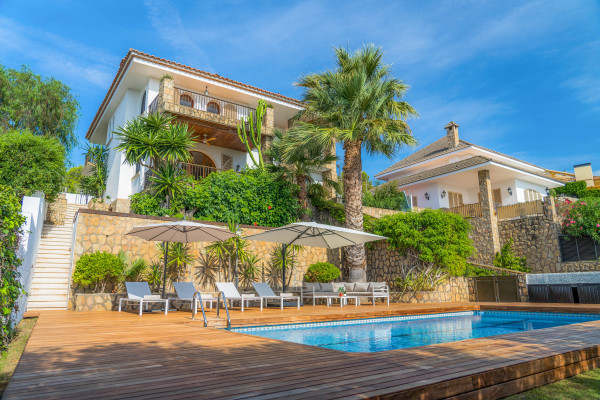 #Casas & Villas - 6 Habitaciones 5 Baños 591 m2 | Vallpineda, Sitges 