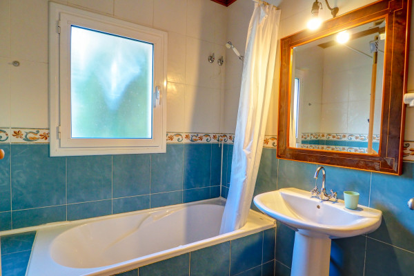 #Houses & Villas - 5 Rooms 3 Bathrooms 509 m2 | mas mestres, Olivella Baño