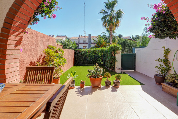 #Casas & Villas - 4 Habitaciones 3 Baños 213 m2 | , Sant Pere de Ribes Jardín