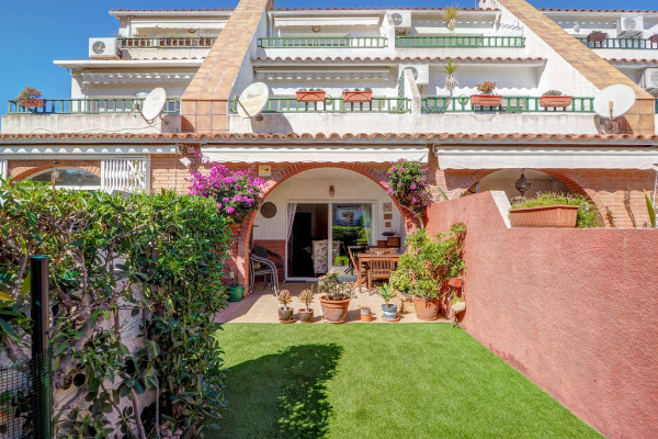 #Casas & Villas - 4 Habitaciones 3 Baños 213 m2 | , Sant Pere de Ribes Jardín
