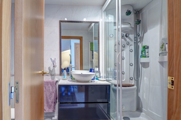 #Houses & Villas - 4 Rooms 3 Bathrooms 213 m2 | , Sant Pere de Ribes Baño