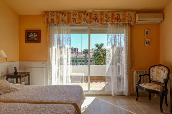 #Houses & Villas - 4 Rooms 3 Bathrooms 213 m2 | , Sant Pere de Ribes Dormitorio