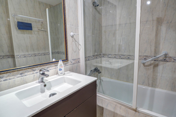 #Houses & Villas - 4 Rooms 3 Bathrooms 213 m2 | , Sant Pere de Ribes Baño