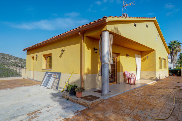 #Houses & Villas - 4 Rooms 2 Bathrooms 265 m2 | cal suria, Olivella 