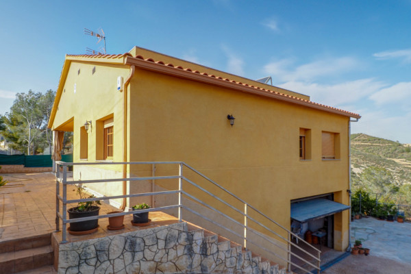 #Houses & Villas - 4 Rooms 2 Bathrooms 265 m2 | cal suria, Olivella 