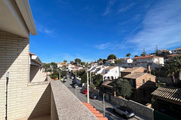 #Houses & Villas - 5 Rooms 2 Bathrooms 215 m2 | Centre, Sant Pere de Ribes 