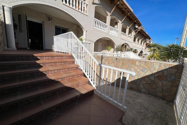 #41033 - House - Centre, Sant Pere de Ribes | Houses for Sale | Hello Homes Sitges