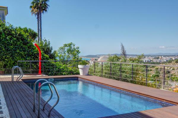 #48361 - Hus - Montgavina, Sitges 