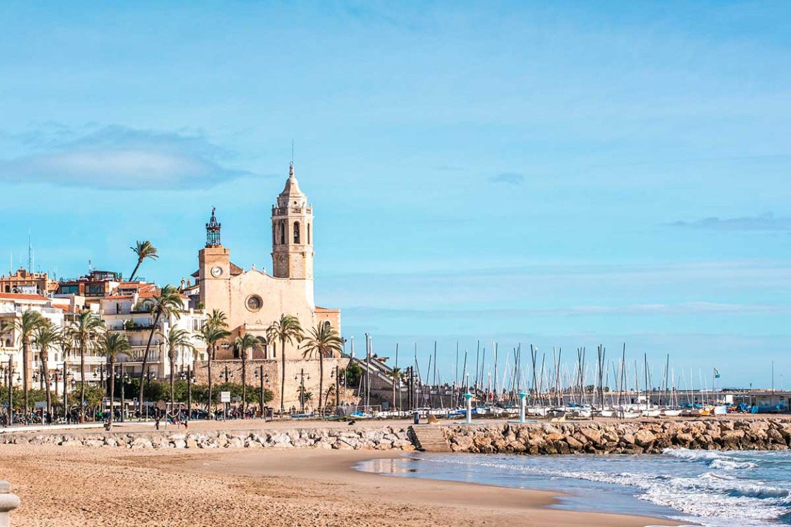 Cómo llegar a Sitges desde Barcelona: guía completa