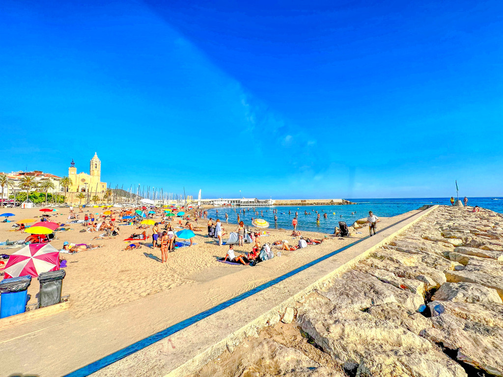 Fragata Beach in Sitges